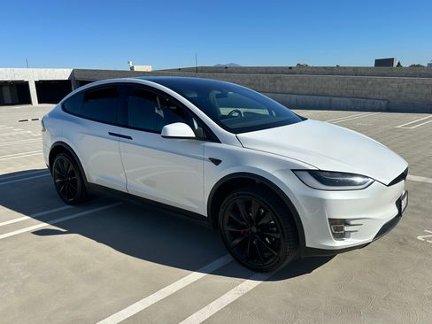Used 2016 Tesla Model X P90D image 2
