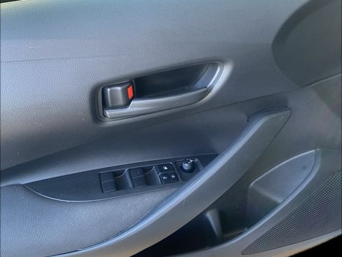 Used 2022 Toyota Corolla LE image 11