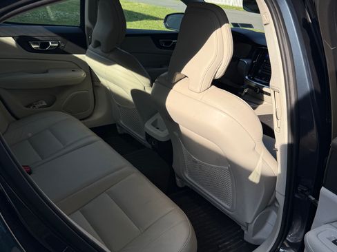 Used 2020 Volvo S60 T5 Momentum FWD image 5