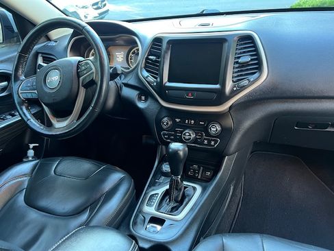 Used 2016 Jeep Cherokee Limited image 9