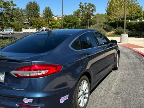 Used 2019 Ford Fusion Energi Titanium FWD image 8