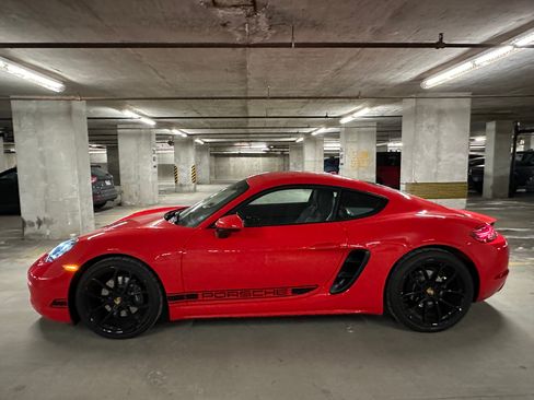 Used 2024 Porsche 718 Cayman image 13