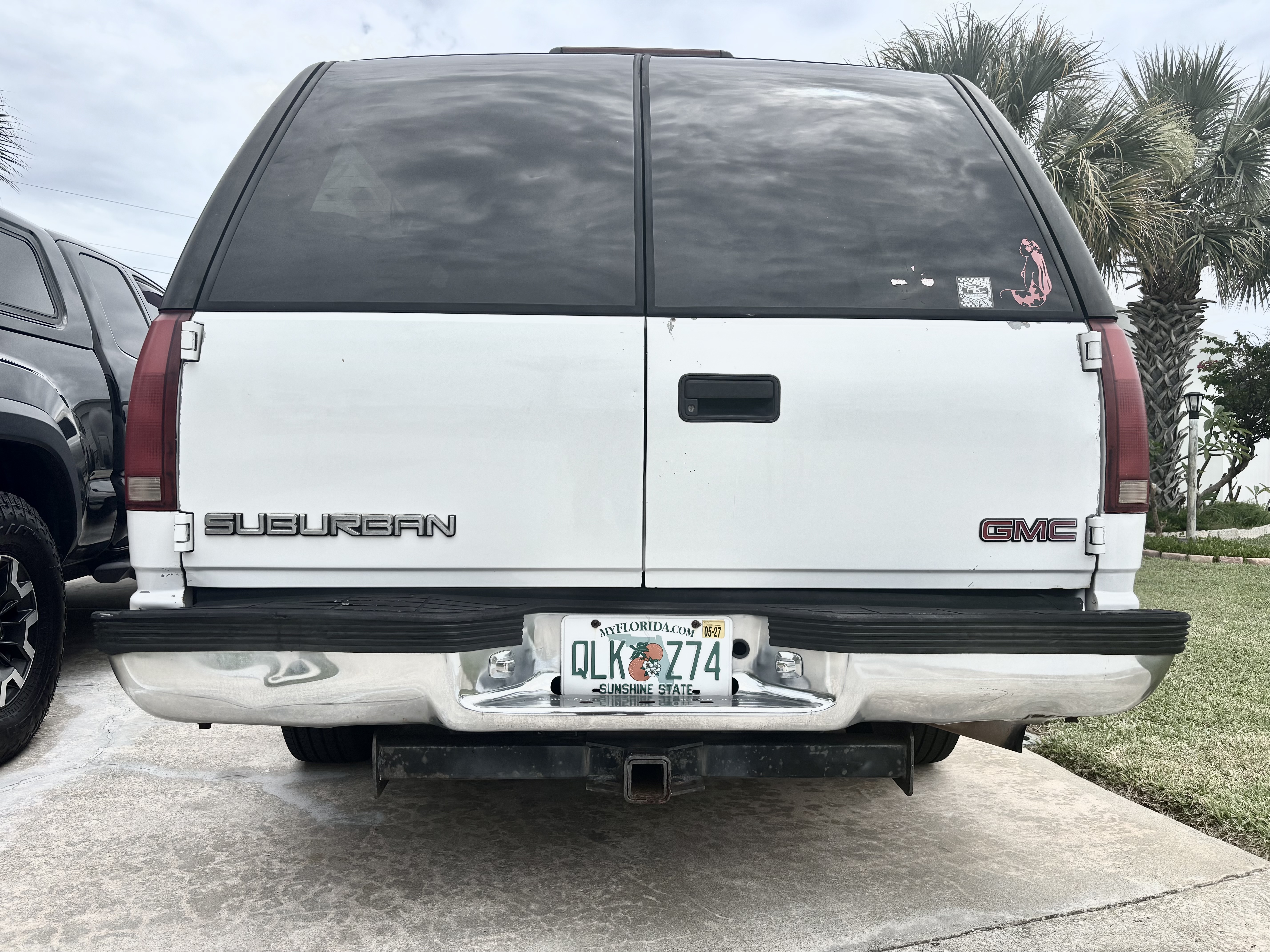 Used 1999 GMC Suburban 2WD w/ Marketing Opt Pkg 2 image 4