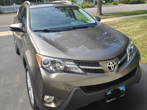 Used 2015 Toyota RAV4 Limited image 2