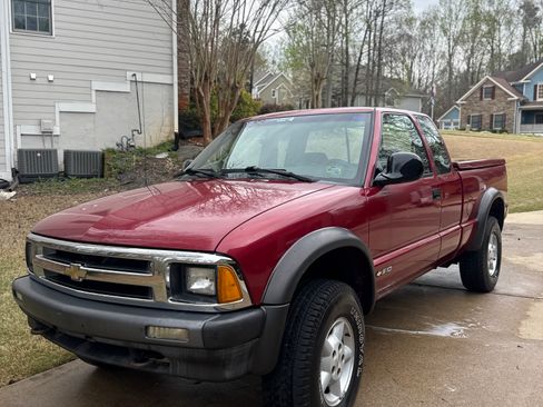 Used 1995 Chevrolet S10 Pickup LS image 1