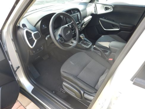 Used 2020 Kia Soul LX image 12