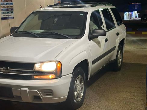 Used 2005 Chevrolet TrailBlazer LS w/ LS Preferred Equipment Group image 2