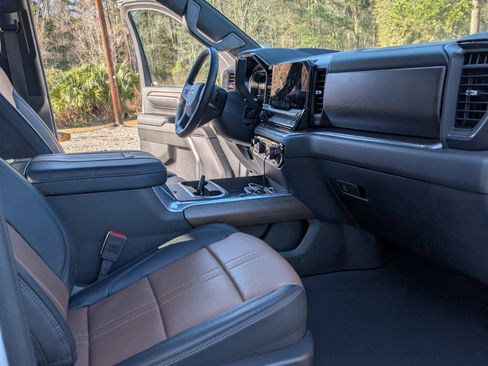 Used 2025 Chevrolet Silverado 3500 High Country w/ High Country Premium Package image 5