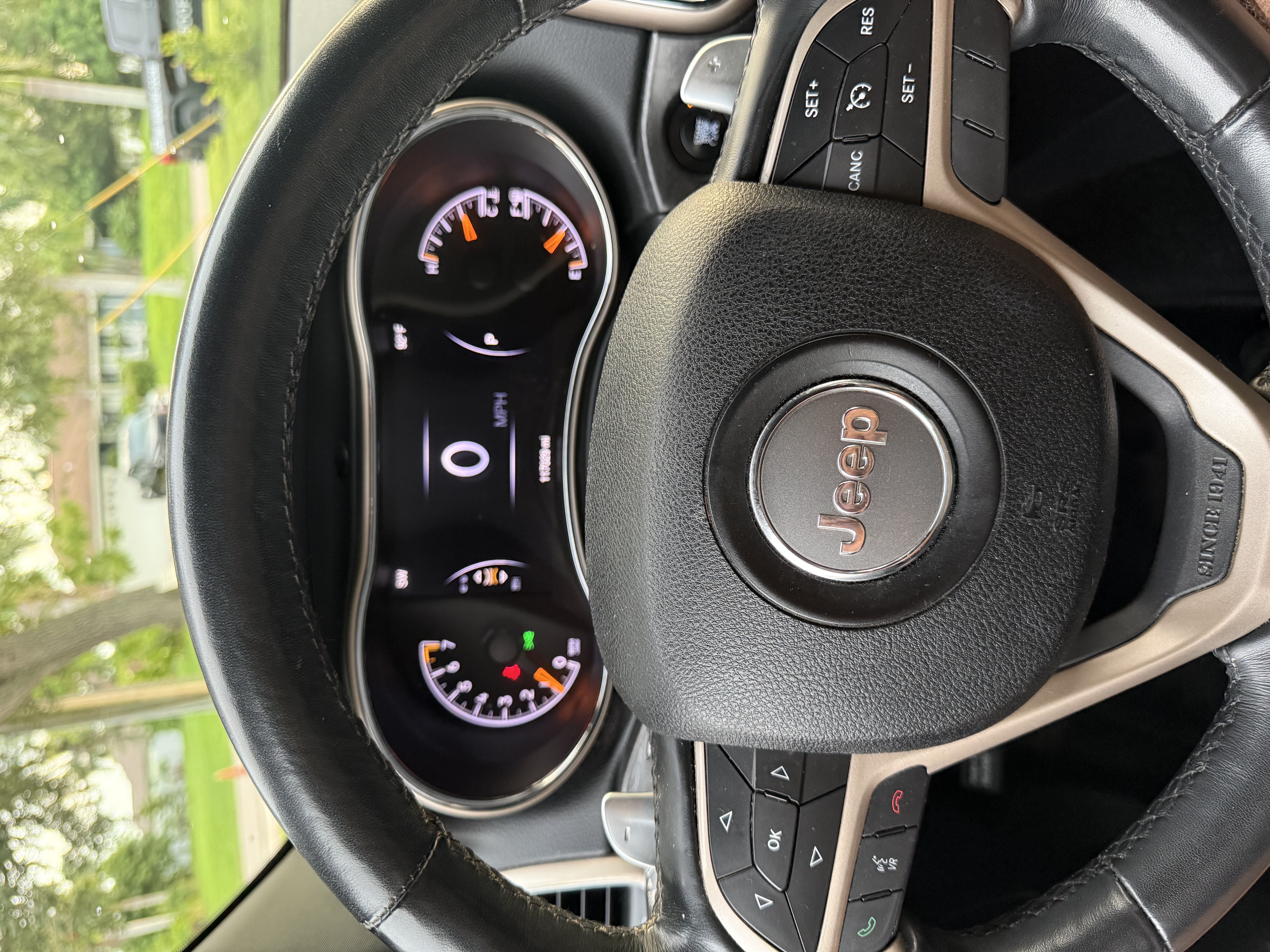 Used 2015 Jeep Grand Cherokee Limited AWD/4WD image 16