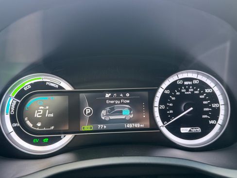 Used 2017 Kia Niro LX image 9