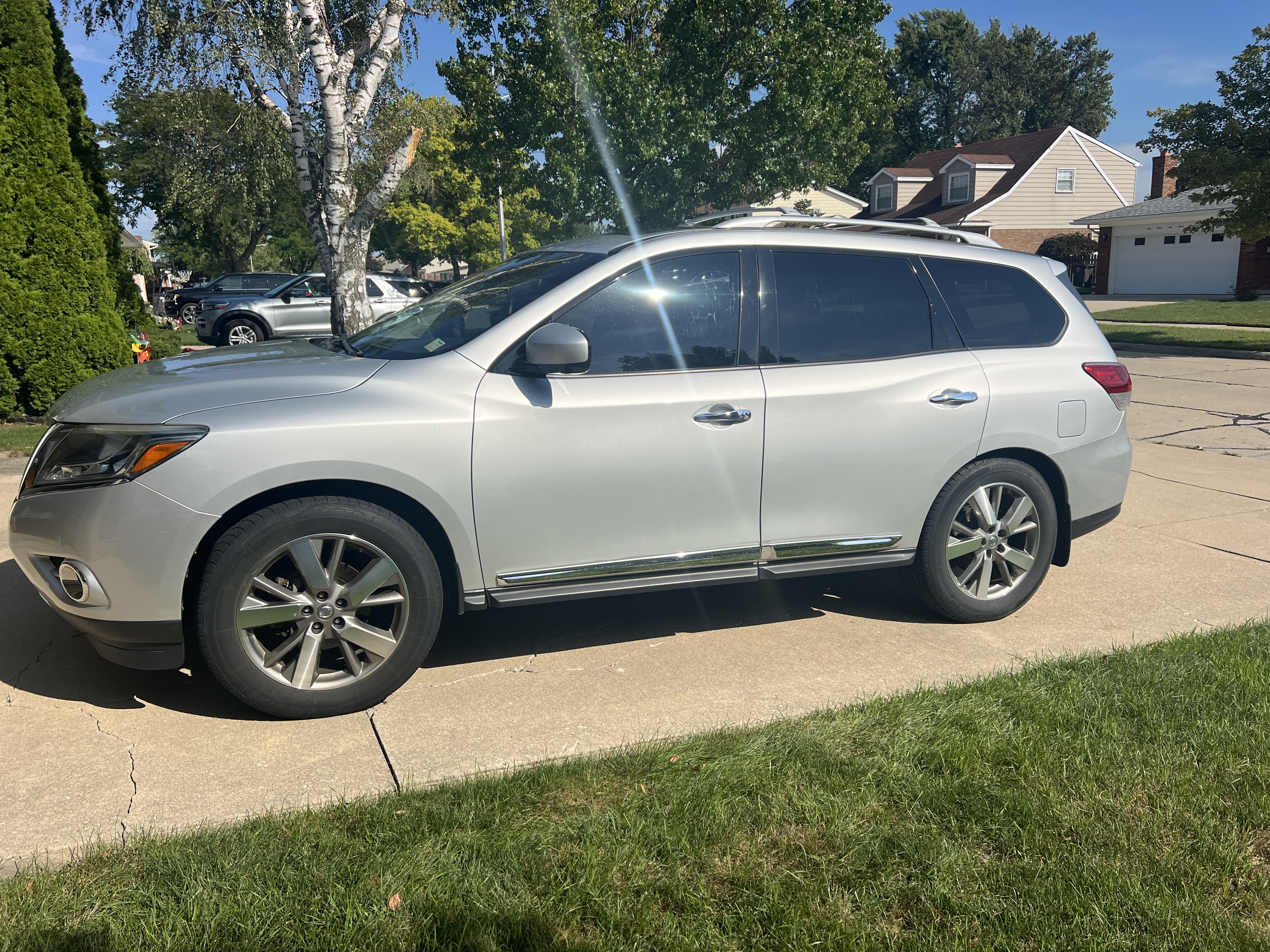 Used 2014 Nissan Pathfinder Platinum w/ Platinum Premium Package AWD/4WD image 4