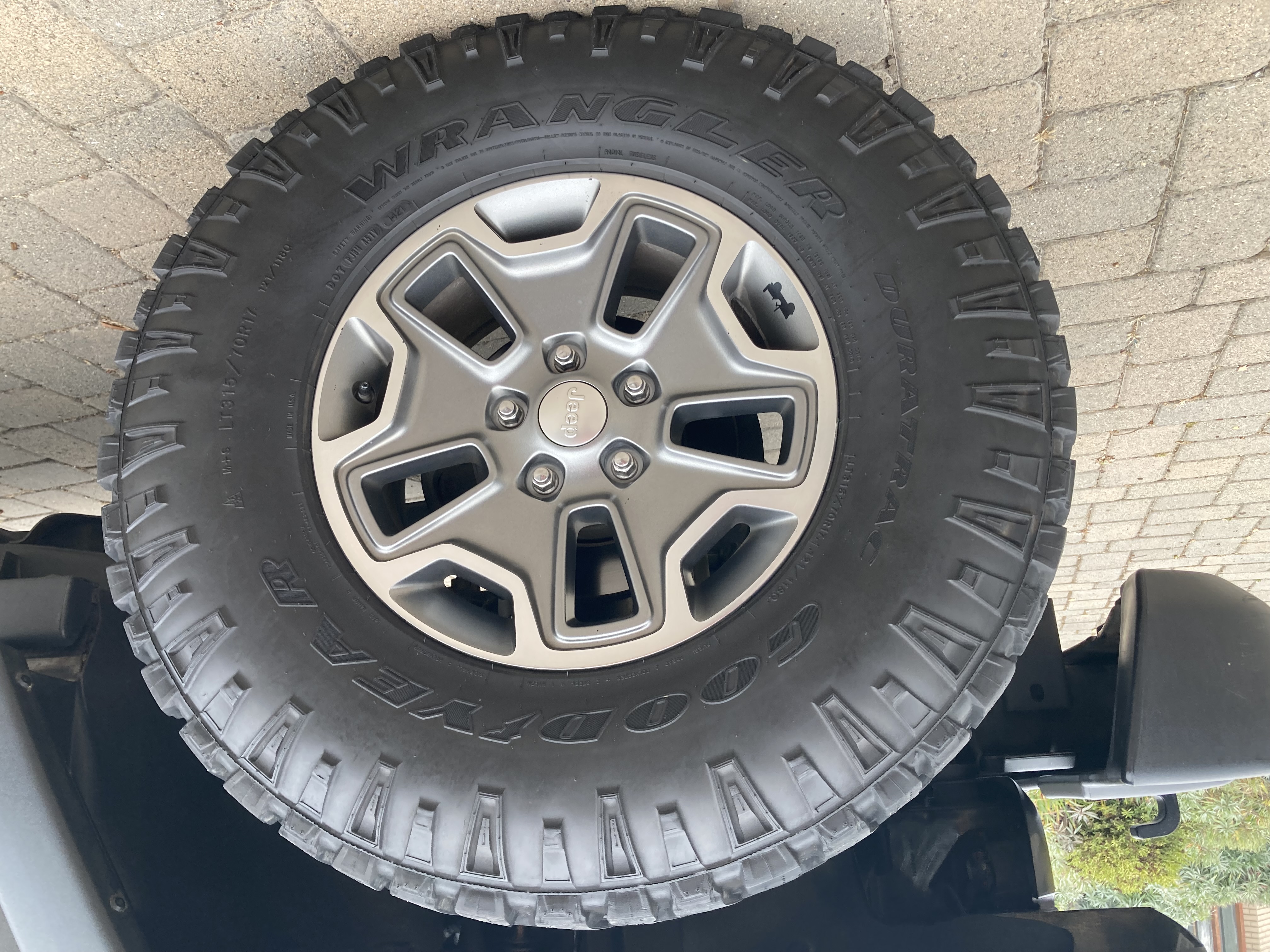 Used 2017 Jeep Wrangler Unlimited Rubicon w/ Connectivity Group AWD/4WD image 4