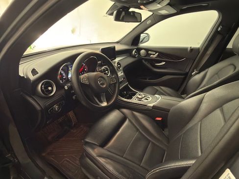 Used 2018 Mercedes-Benz GLC 300 4MATIC image 19