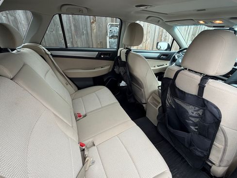 Used 2017 Subaru Outback 2.5i Premium image 8