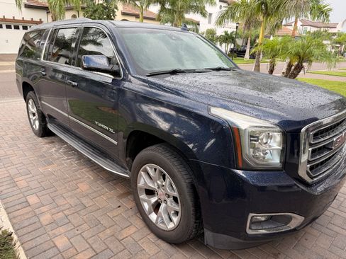 Used 2017 GMC Yukon XL SLT w/ HD Trailering Package RWD image 4