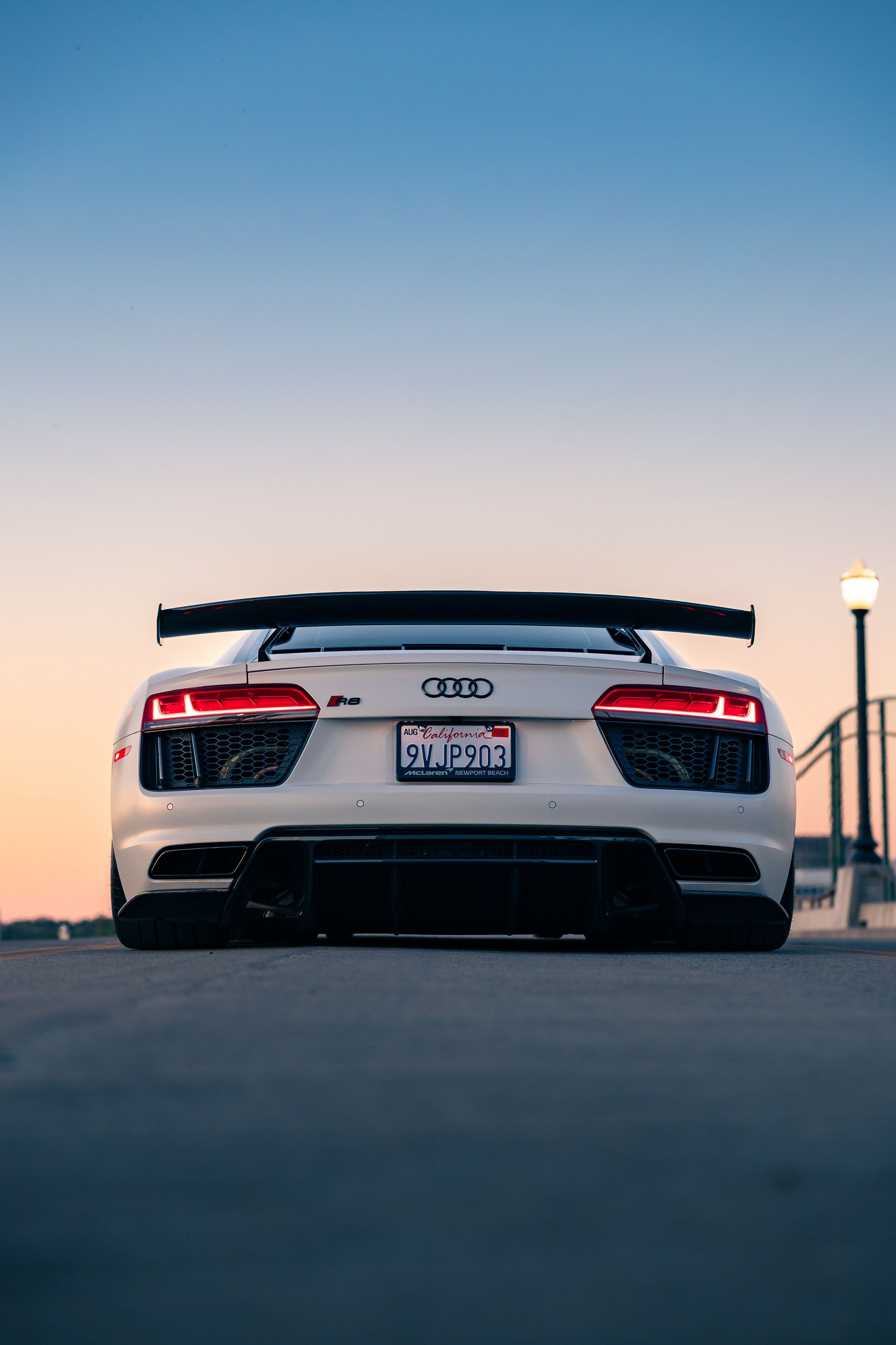Used 2018 Audi R8 V10 w/ Premium Package RWD image 10