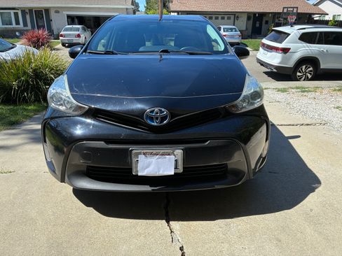 Used 2016 Toyota Prius V Four image 5