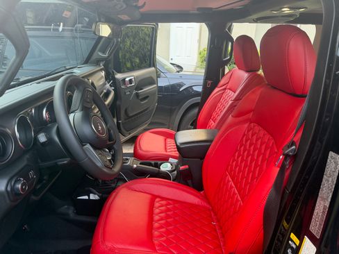 Used 2023 Jeep Wrangler Unlimited Sport image 10