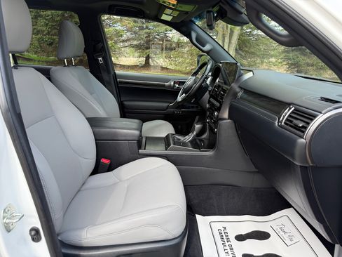 Used 2023 Lexus GX 460 w/ Black Line Special Edition AWD/4WD image 20