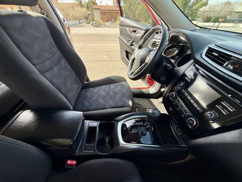 Used 2015 Nissan Rogue S image 25