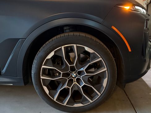 Used 2025 BMW X7 M60i AWD/4WD image 4