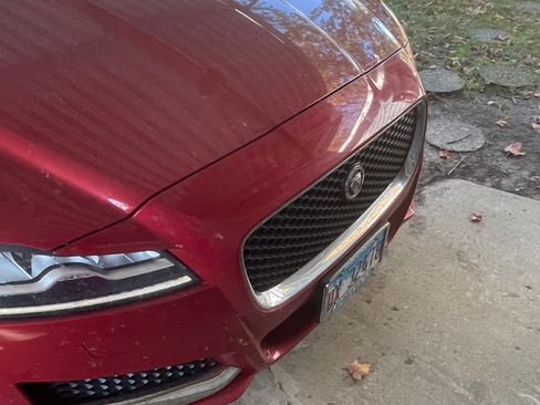 Used 2020 Jaguar XF Prestige image 11