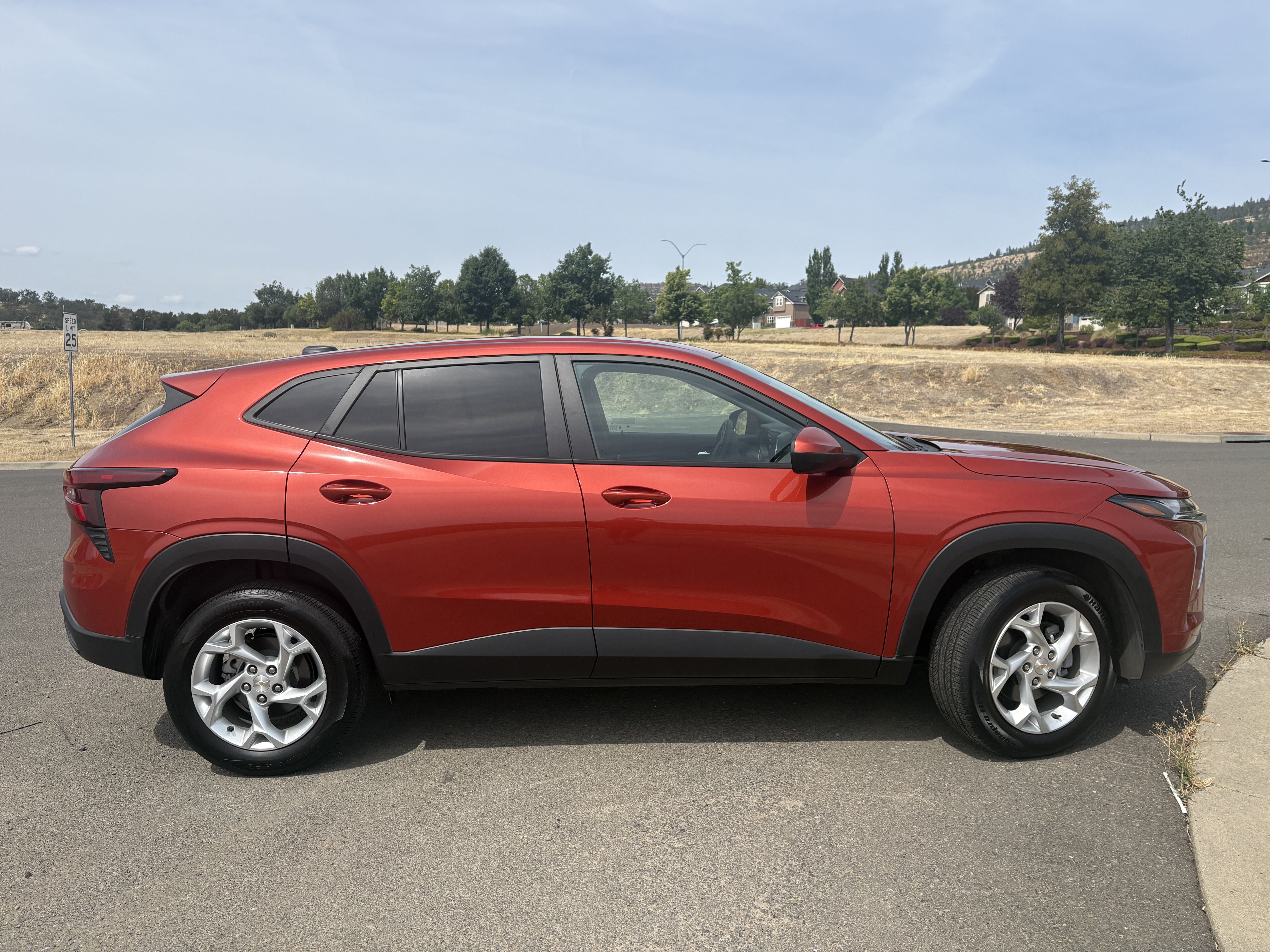 Used 2024 Chevrolet Trax LS w/ LS Convenience Package FWD image 4