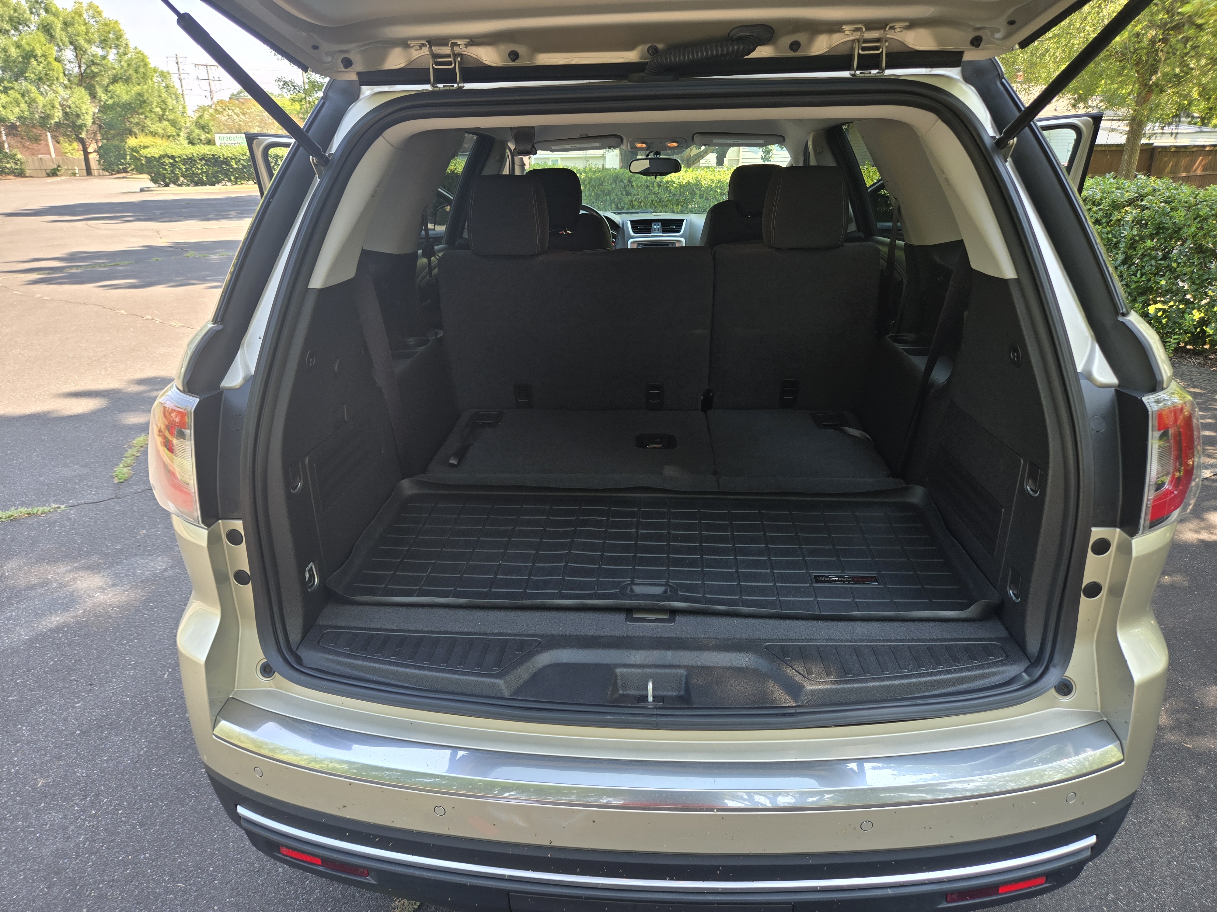 Used 2016 GMC Acadia SLE FWD image 26