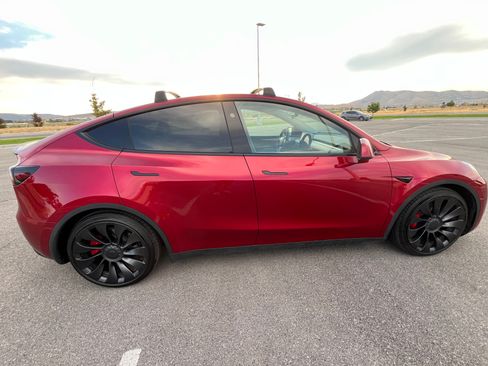 Used 2024 Tesla Model Y Performance image 2
