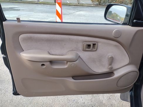 Used 2002 Toyota Tacoma 2WD Xtracab image 9