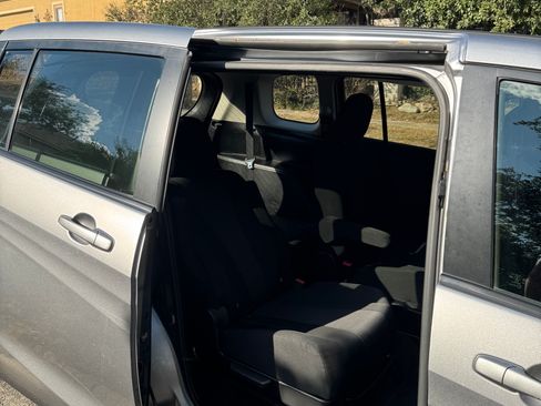 Used 2015 MAZDA MAZDA5 Sport image 10