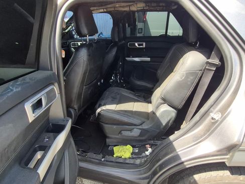 Used 2021 Ford Explorer XLT w/ Equipment Group 202A image 4