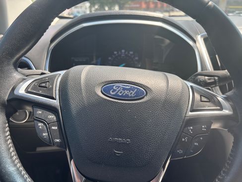 Used 2018 Ford Edge Titanium w/ Technology Package FWD image 13