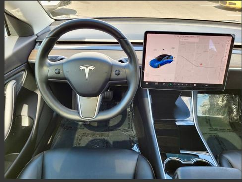 Used 2019 Tesla Model 3 Standard Range Plus image 8