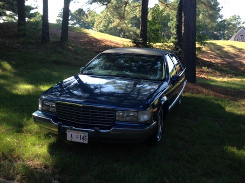 Used 1993 Cadillac Fleetwood Sedan RWD image 4