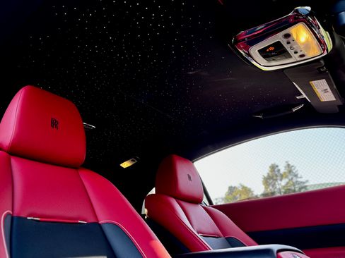 Used 2018 Rolls-Royce Wraith image 9