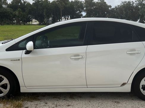 Used 2012 Toyota Prius Four w/ Deluxe Solar Roof Pkg FWD image 1
