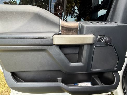 Used 2022 Ford F250 Lariat w/ Black Appearance Package image 16