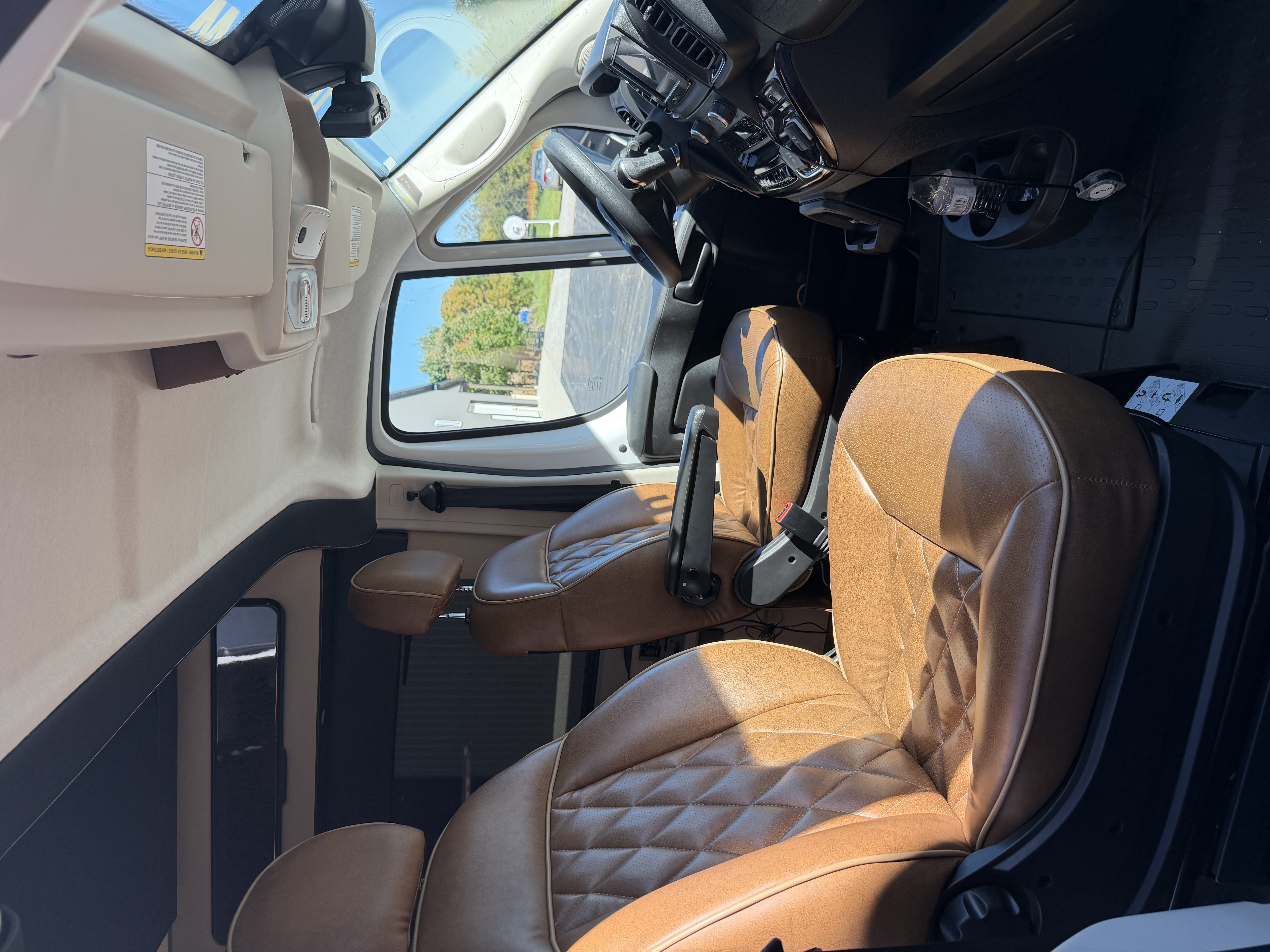 Used 2022 RAM ProMaster 2500 w/ Safety Group FWD image 9
