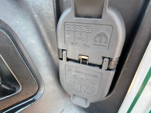 Used 2019 RAM 1500 Classic SLT AWD/4WD image 11