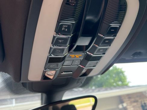 Used 2016 Porsche Cayenne image 31