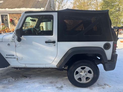 Used 2012 Jeep Wrangler Sport image 4