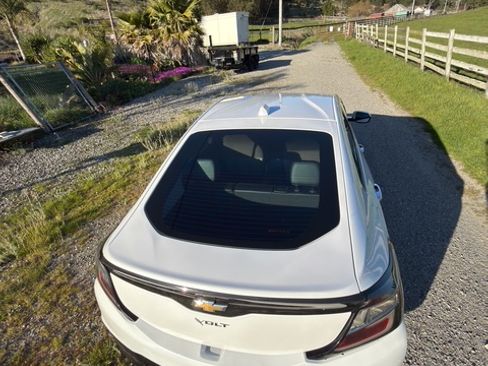 Used 2018 Chevrolet Volt Premier w/ Driver Confidence Package image 9