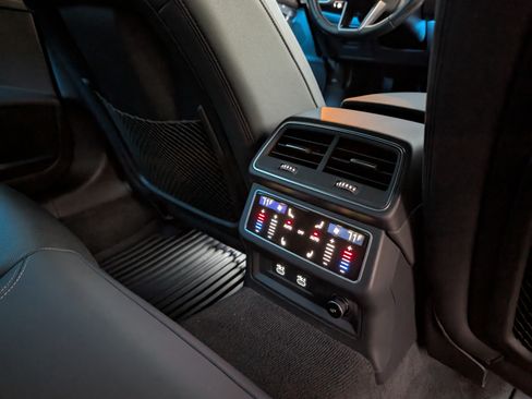 Used 2021 Audi A6 Premium Plus w/ Premium Plus Package image 14