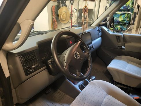 Used 2002 Volkswagen Eurovan MV image 4