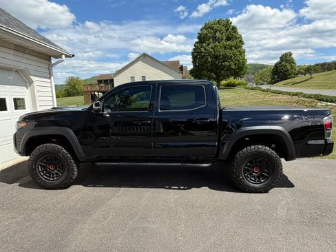 Used 2022 Toyota Tacoma TRD Pro AWD/4WD image 4