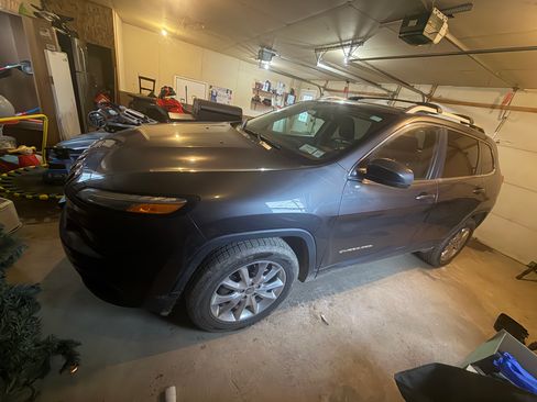 Used 2016 Jeep Cherokee Limited image 11