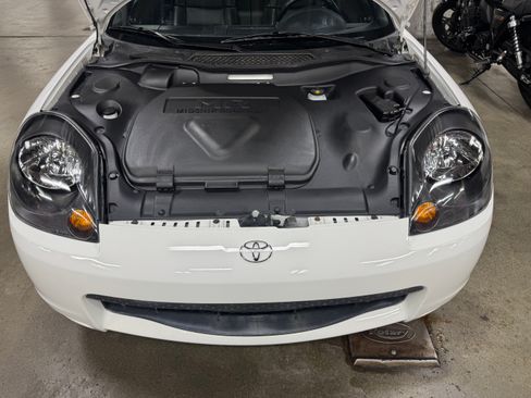 Used 2002 Toyota MR2 RWD image 11
