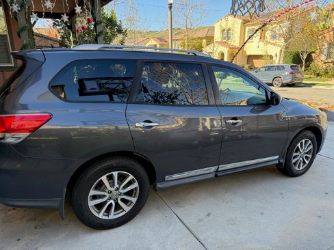 Used 2013 Nissan Pathfinder SL w/ Trailer Tow Pkg image 1