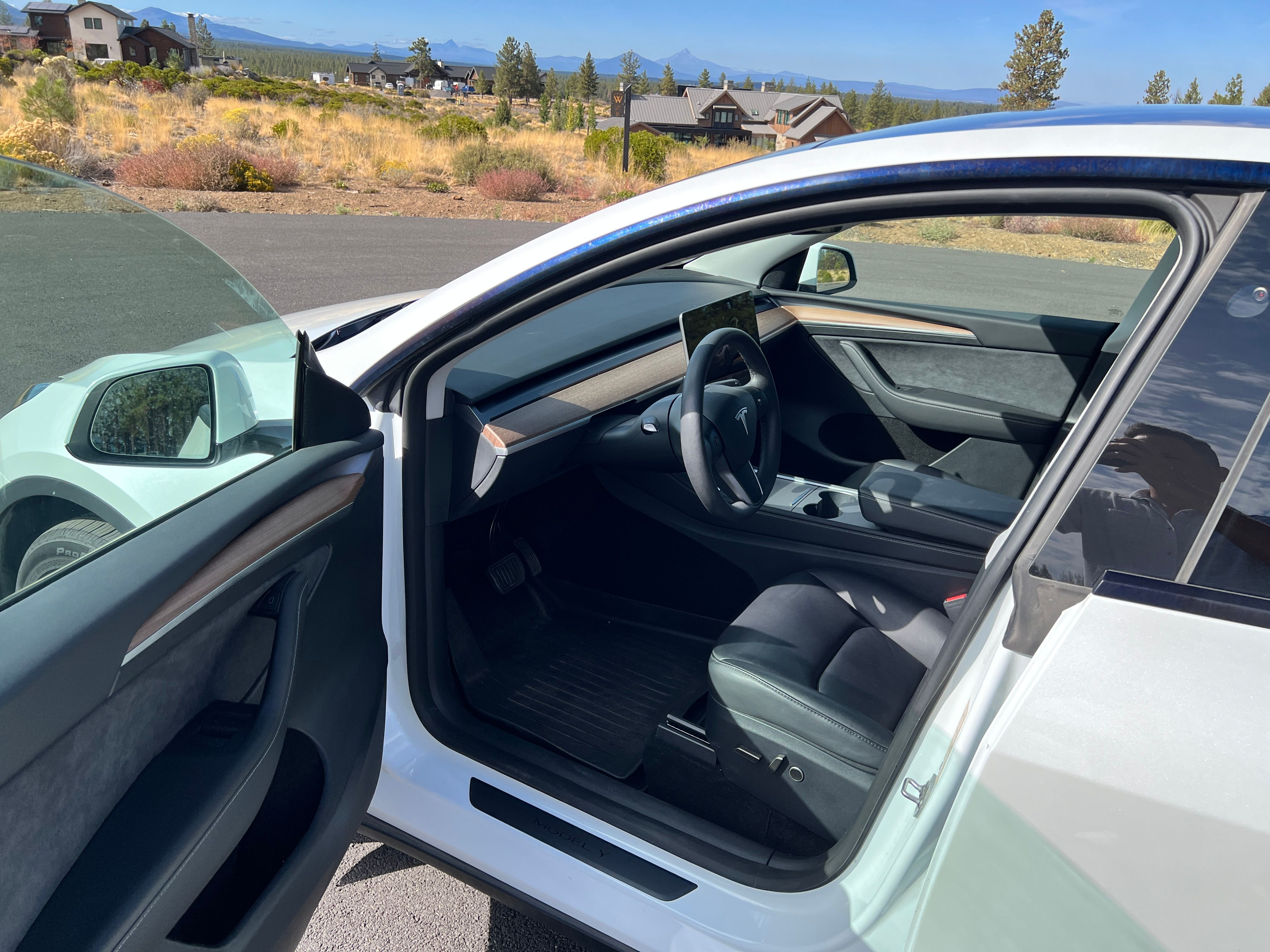 Used 2024 Tesla Model Y Long Range AWD/4WD image 18